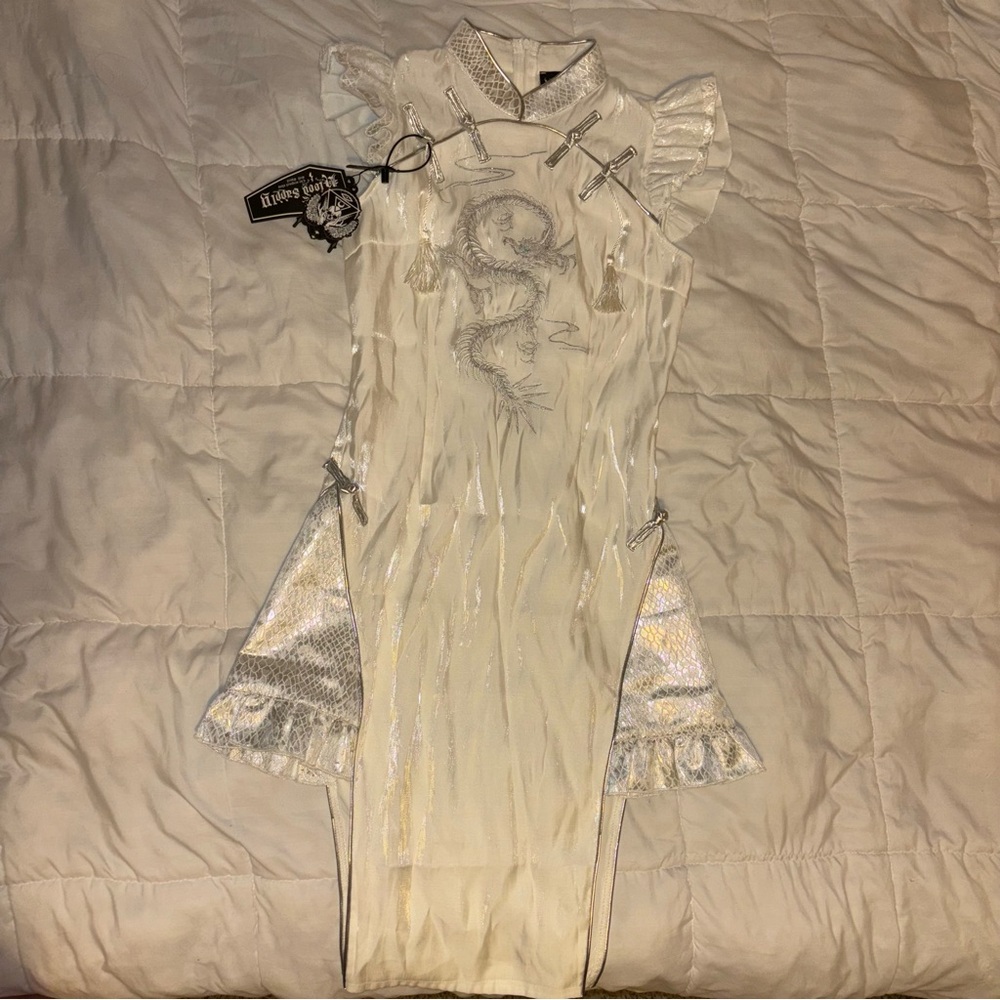 Embroidered silver white cheongsam mini dress